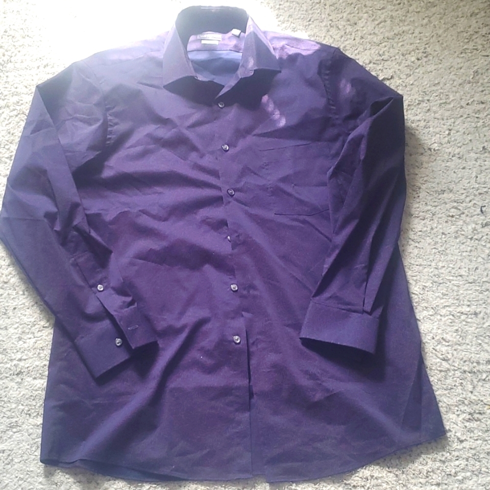 Men's long sleeve  dress shirt by van Heusen  stretch 15 1/2  32/33 medium